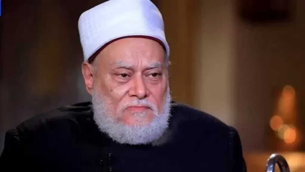 علي جمعة: منع الصلاة خلال الحيض والنفاس رحمة بالمرأة وليس تقليلًا منها