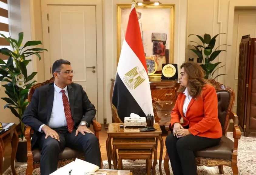 وزيرة التنمية المحلية والبيئة تتابع مع محافظ البحر الأحمر عدداً من الملفات الخدمية والمشروعات التنموية بالمحافظة