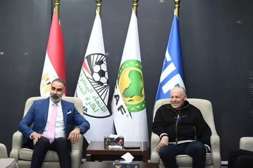 هاني أبو ريدة يجتمع مع مدير المنتخبات العراقية