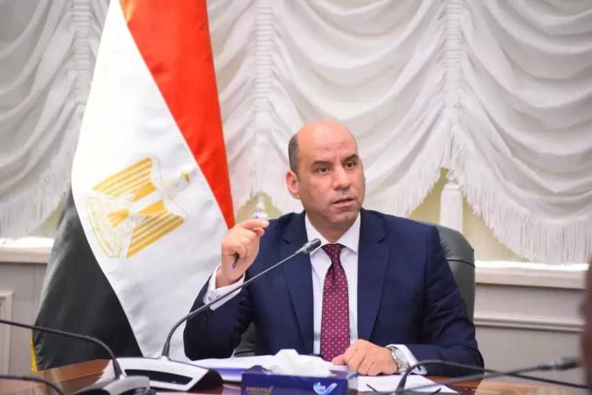 وزير العمل: إطلاق تجريبي داخلي لتطبيق إلكتروني متخصص في حجز مواعيد توثيق العقود ومقابلات العمل