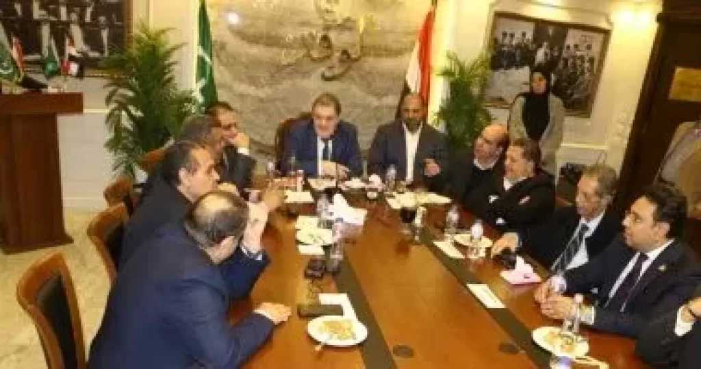 السيد البدوى يلتقى مجلس تحرير مؤسسة الوفد.. ويؤكد: الصحيفة ملك المصريين