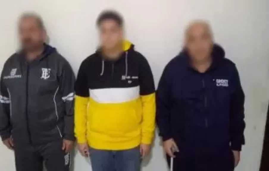 ضبط المتهمين بتكبيل طفلين بعمود إنارة والتعدي عليهما بالضرب في الشرقية