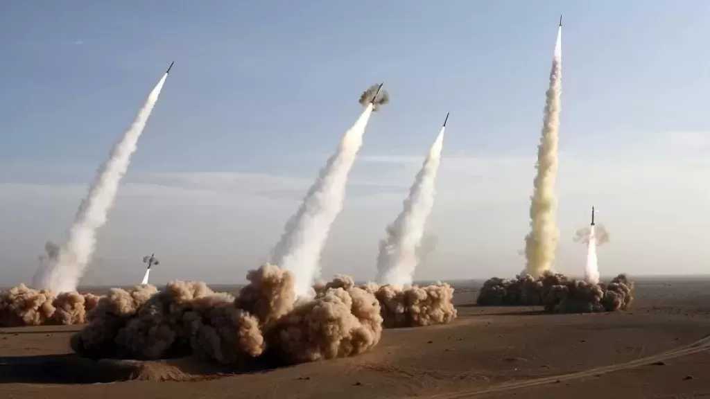باحث: استمرار الهجمات الإيرانية قد يؤدي لتصعيد شامل مع استهداف المنشآت الحيوية في إسرائيل