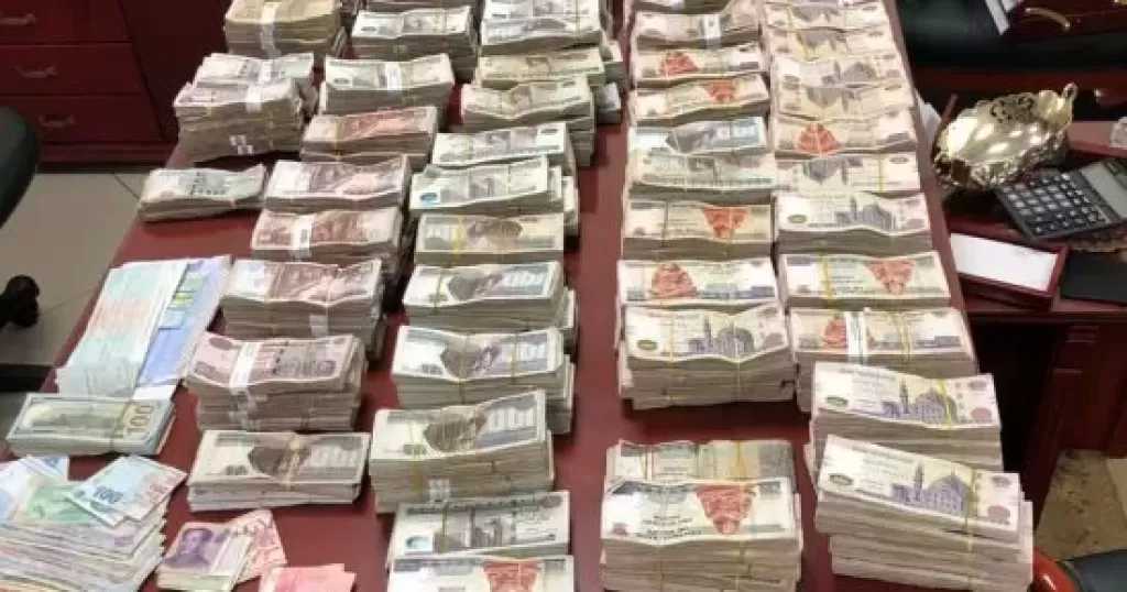 التحقيق مع متهم بغسل 30 مليون جنيه حصيلة اتجار غير مشروع بالنقد الأجنبى