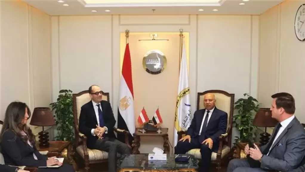 وزير النقل يبحث مع الرئيس التنفيذي لشركة بلاسر النمساوية