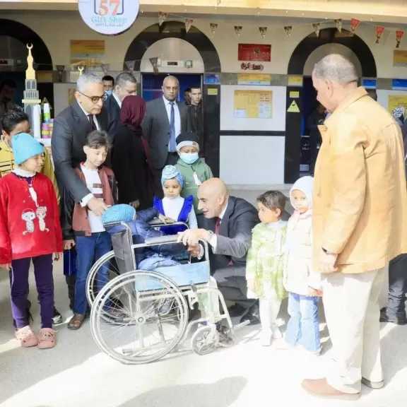 وزير التربية والتعليم في مستشفى ”٥٧٣٥٧” لعلاج سرطان الأطفال: أبطال يعالجون أبطال