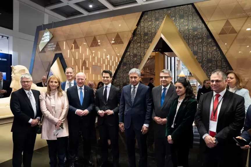 عمدة برلين يعرب عن رغبته في زيارة المتحف المصري الكبير وإدراجه ضمن جدول أعماله