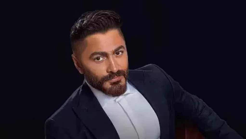 تامر حسني يشيد بأداء أحمد زاهر في ”الست موناليزا ”