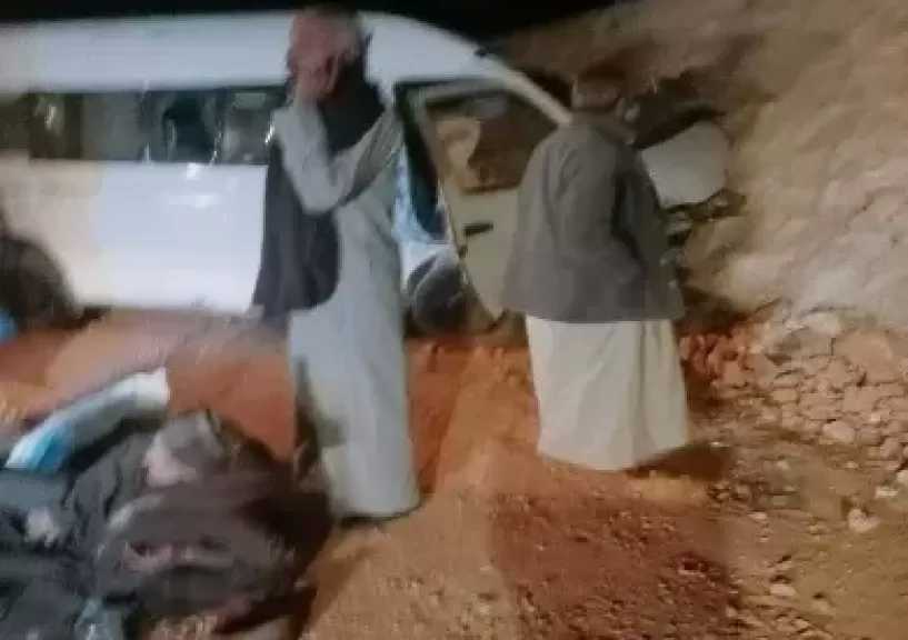 إصابة 6 أشخاص في انقلاب ميكروباص بطريق تنيدة – منفلوط بالوادى الجديد