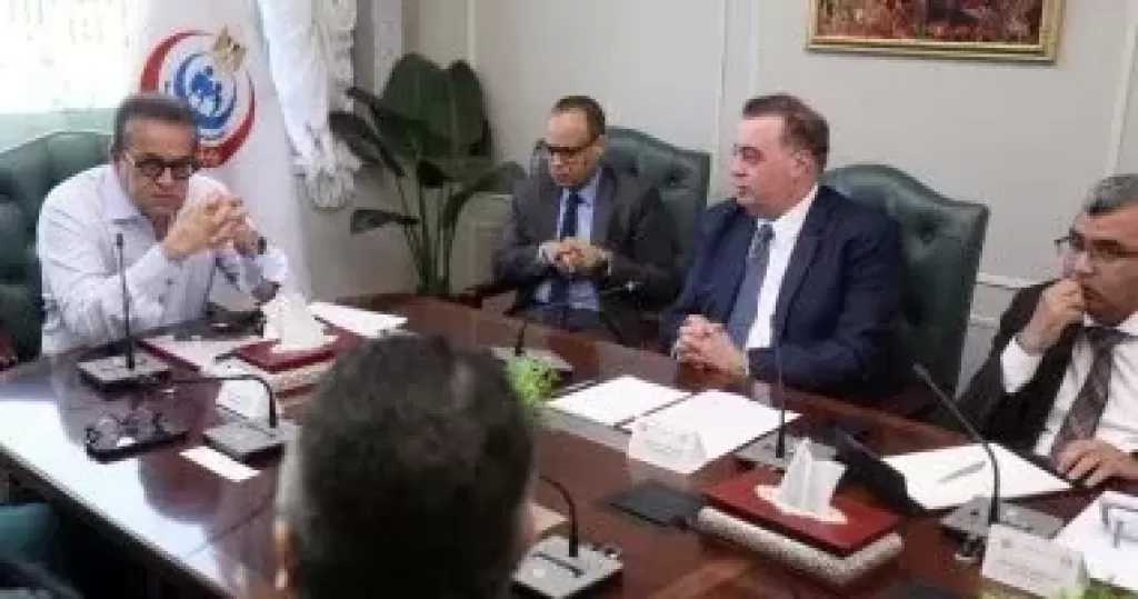 وزير الصحة يدعم المشاريع الطلابية المبتكرة فى مجالات دعم المنظومة الصحية