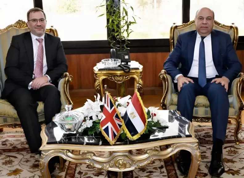 ”الحفنى”: تطوير المطارات والتحول الرقمي وتحديث الأسطول وتوسيع الاتفاقيات الثنائية لتعزيز كفاءة التشغيل