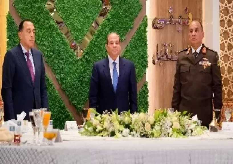 الرئيس السيسي: تدريب الكوادر بالأكاديمية العسكرية يستهدف خلق نسيج متماسك.. عندما تتشرذم أمة لا تعود