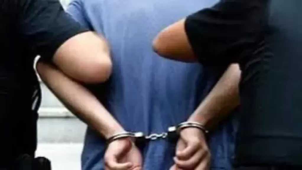 حجز موظف بتهمة التحرش بسيدة في ميكروباص بالدقي