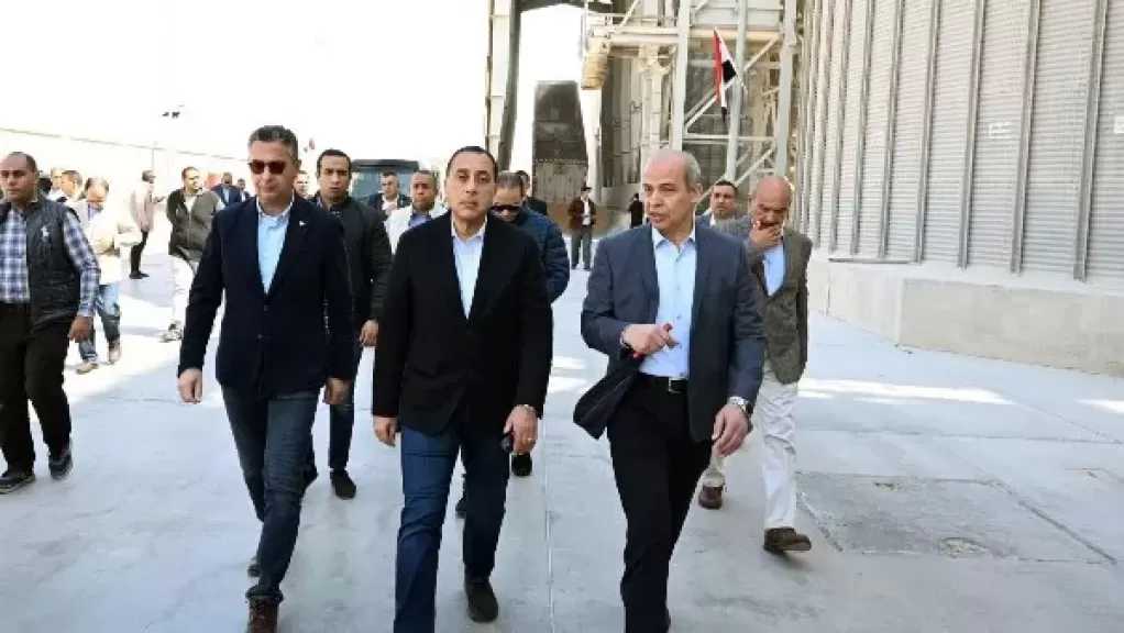 مدبولي من السويس: الدولة حريصة على تأمين احتياجات المواطنين من القمح وتطوير قدراتنا التخزينية