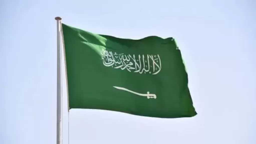 السعودية تدمر صواريخ أطلقت باتجاه قاعدة الأمير سلطان الجوية