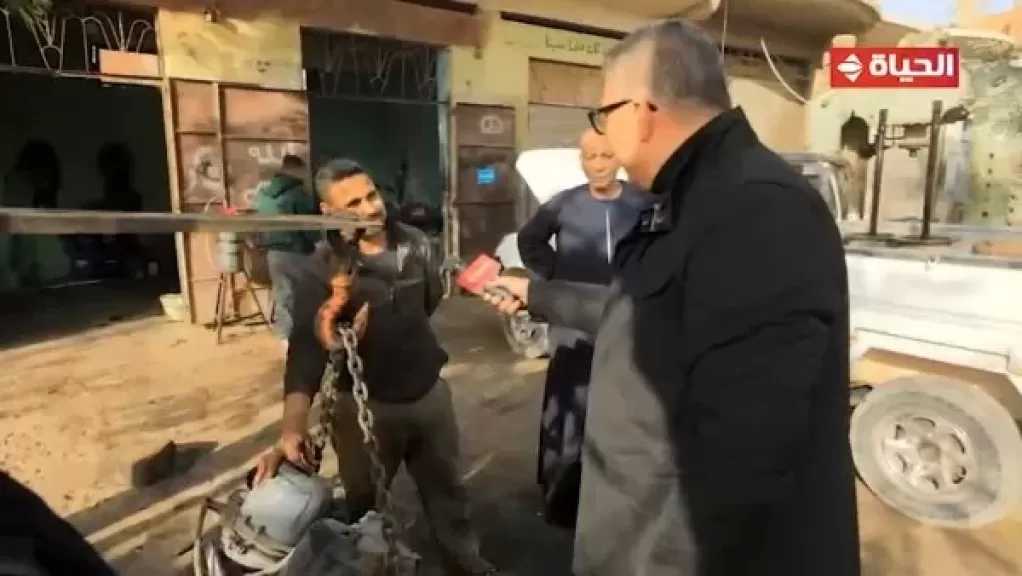 عمرو الليثي يجبر بخاطر عاملين بمحل ” ميكانيكي سيارات ” ويهديهم جائزة مالية