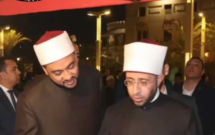 المجلس الأعلى للشئون الإسلامية يقيم معرض الكتاب بساحة مسجد الإمام الحسين بالقاهرة