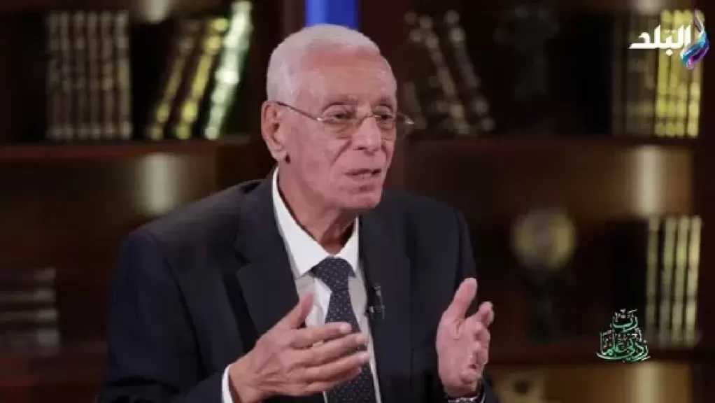 بلاش تفتوا في الطب.. حسام موافي يحذر من إيقاف دواء الغدة الدرقية دون استشارة