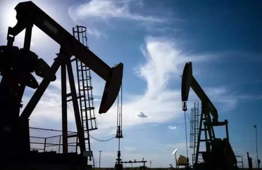 تراجع أسعار النفط بعد تصريحات ترامب بشأن انتهاء الحرب مع إيران