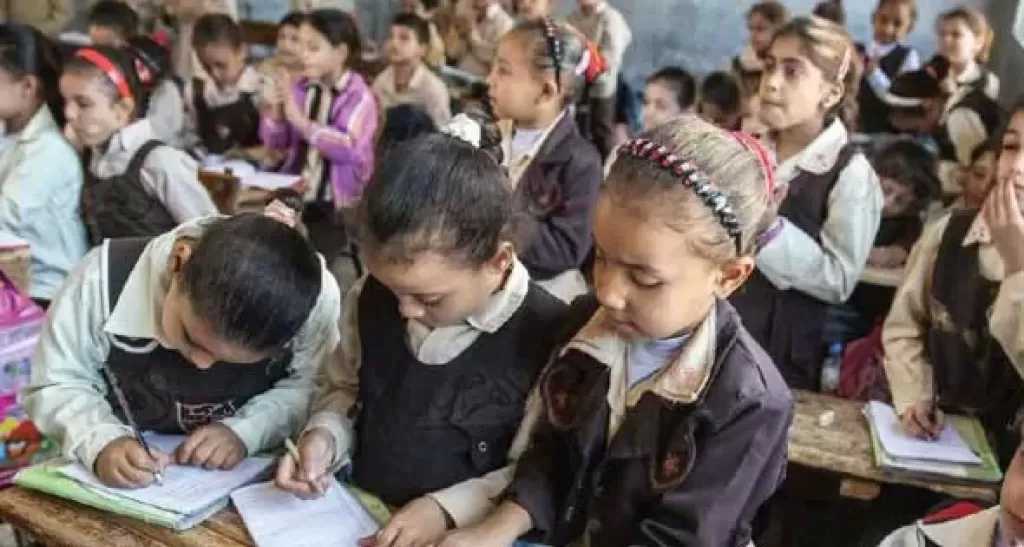 التعليم تنفي تعليق الدراسة في المدارس خلال امتحانات شهر مارس 2026