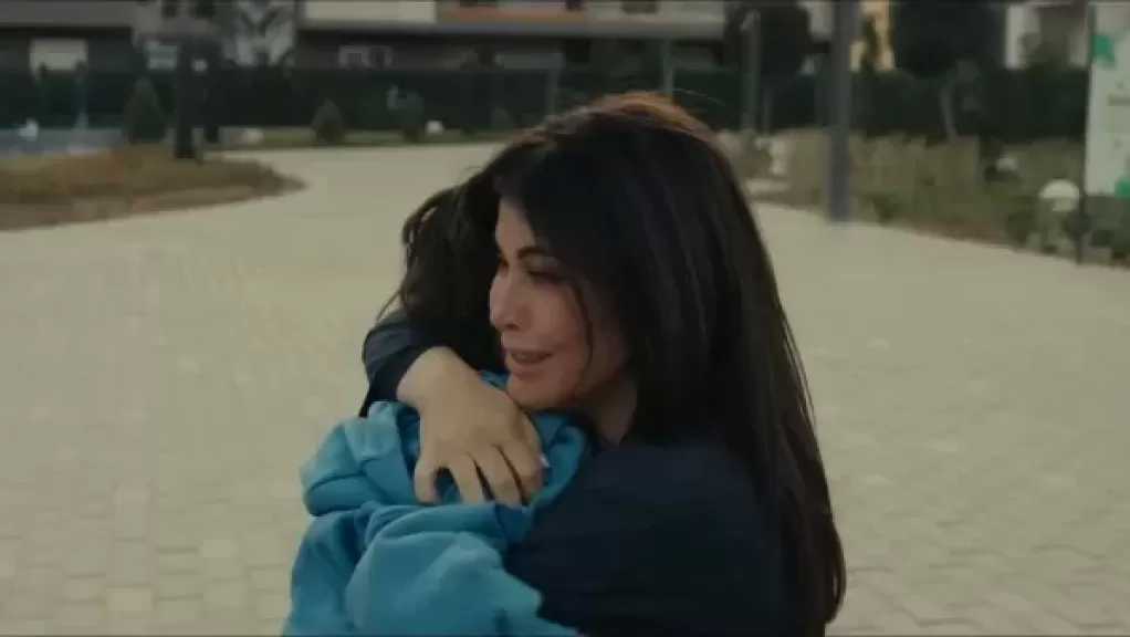 مسلسل اللون الأزرق الحلقة 5 .. جومانا مراد تنهار بسبب ابنها