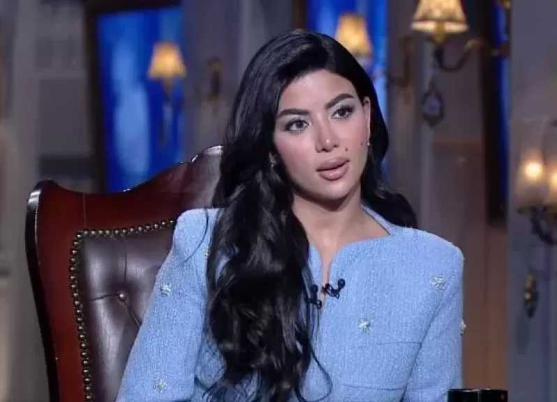 كارولين عزمي: والدي رفض دخولي التمثيل وكان هيسحب ملفي من معهد الفنون المسرحية