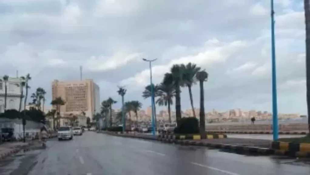 الطقس اليوم.. منخفض سطحي يضرب البلاد وتقلبات حادة