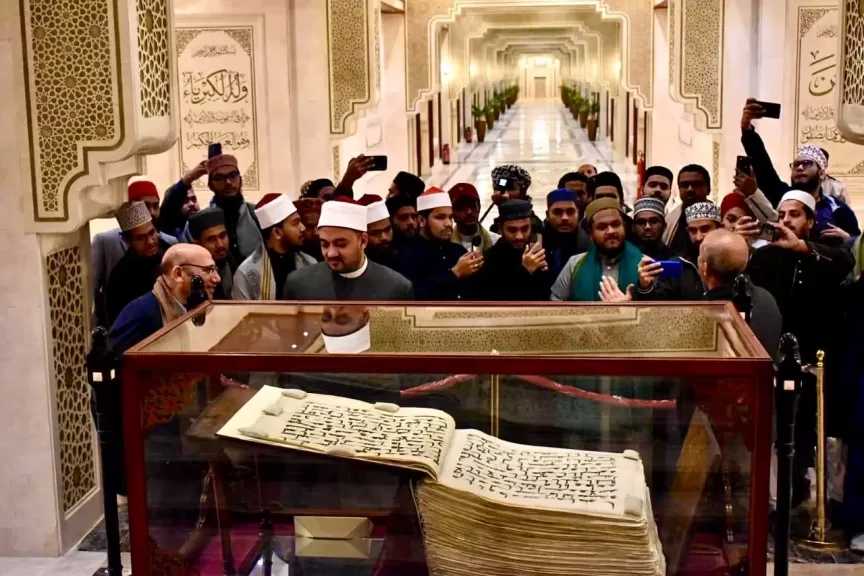 أمين «الأعلى للشئون الإسلامية» يصطحب وفدًا من بنجلاديش في جولة بمسجد مصر |صور