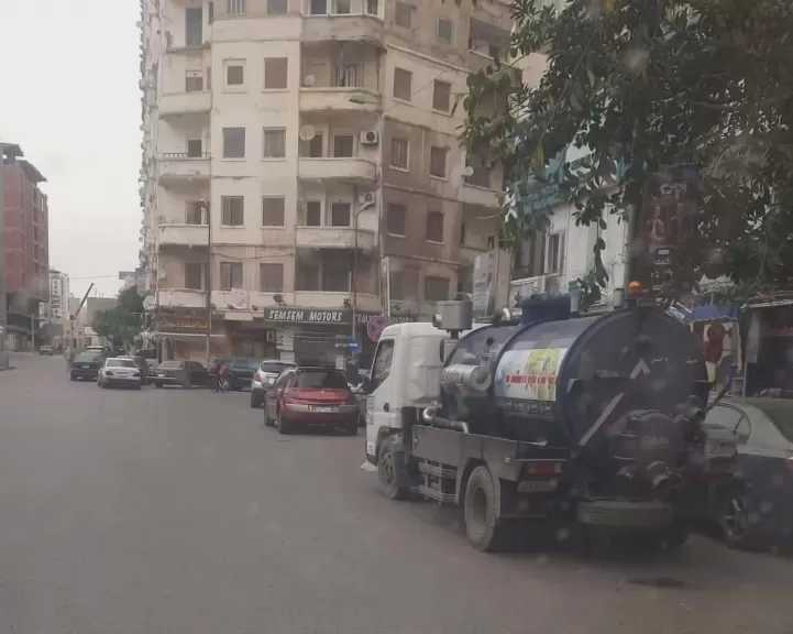 طقس سيئ ورياح قوية تضرب الإسكندرية.. والمحافظة ترفع درجة الاستعداد وتحذر المواطنين