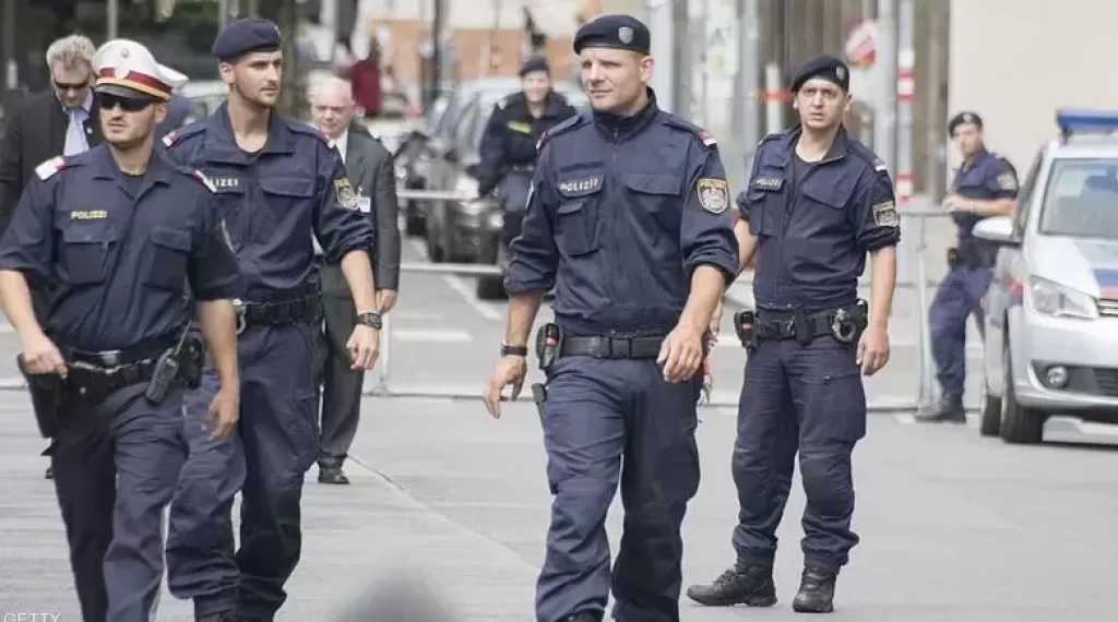 إيران توقف شخصين للاشتباه في صلتهما بالموساد