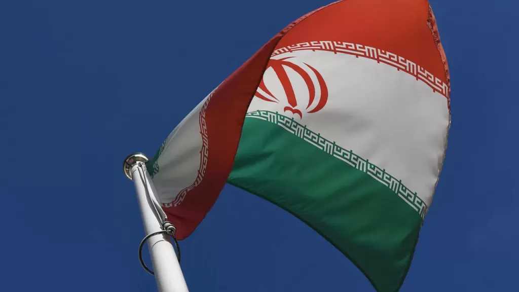 إيران ترفع الحد الأدنى للأجور بنسبة 60%