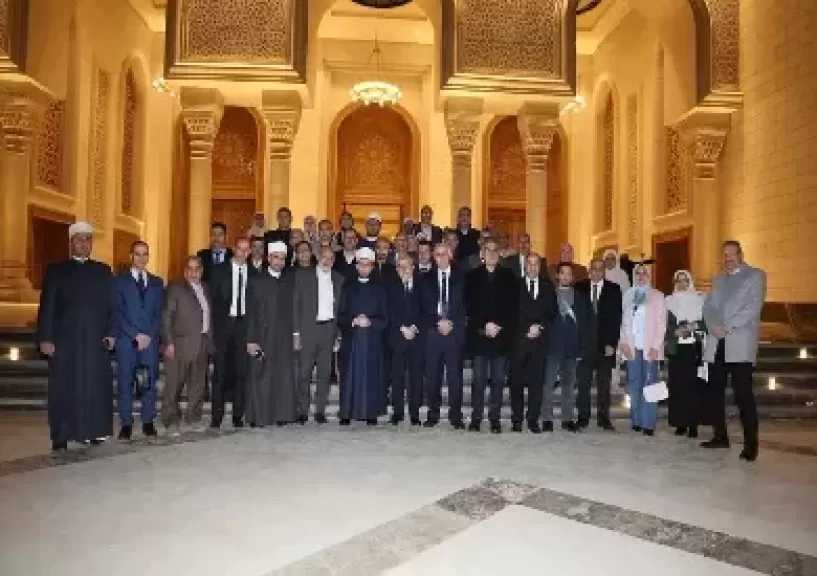 وزير الأوقاف يشارك العاملين بالوزارة الإفطار السنوي بمسجد مصر
