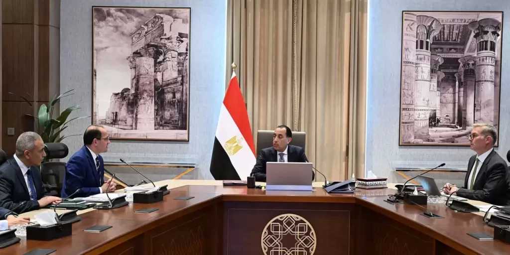 رئيس الوزراء يتابع موقف تنفيذ عدد من ملفات العمل بالمنطقة الاقتصادية لقناة السويس