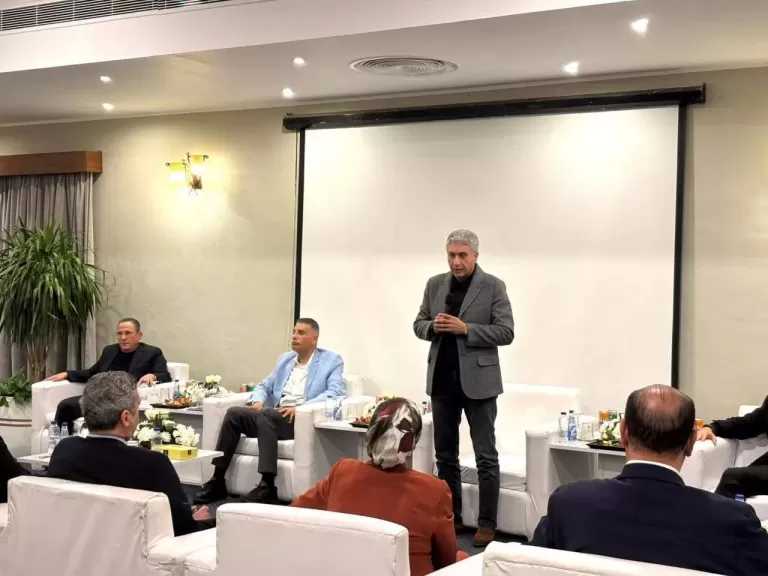 وزير السياحة والآثار ومحافظ جنوب سيناء يعقدان اجتماعاً موسعاً بمدينة شرم الشيخ مع أعضاء جمعية مستثمري جنوب سيناء