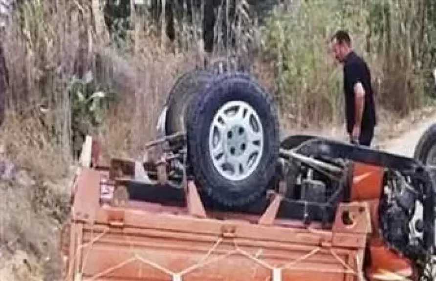 بينهم رضيع عمره 9 أيام.. إصابة 4 أشخاص في انقلاب تروسيكل بالفرافرة