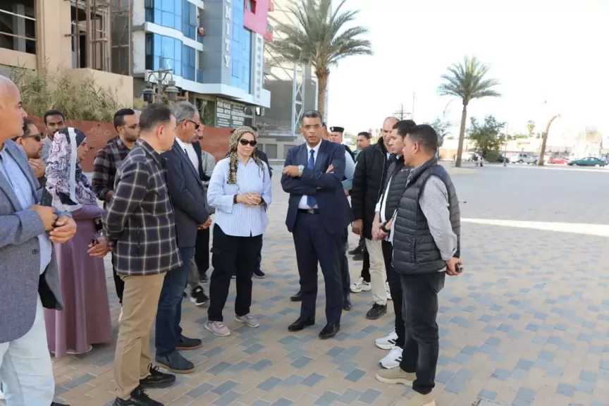 محافظ البحر الأحمر يوجه بتكثيف النظافة ورفع كفاءة الممشى السياحي بالغردقة