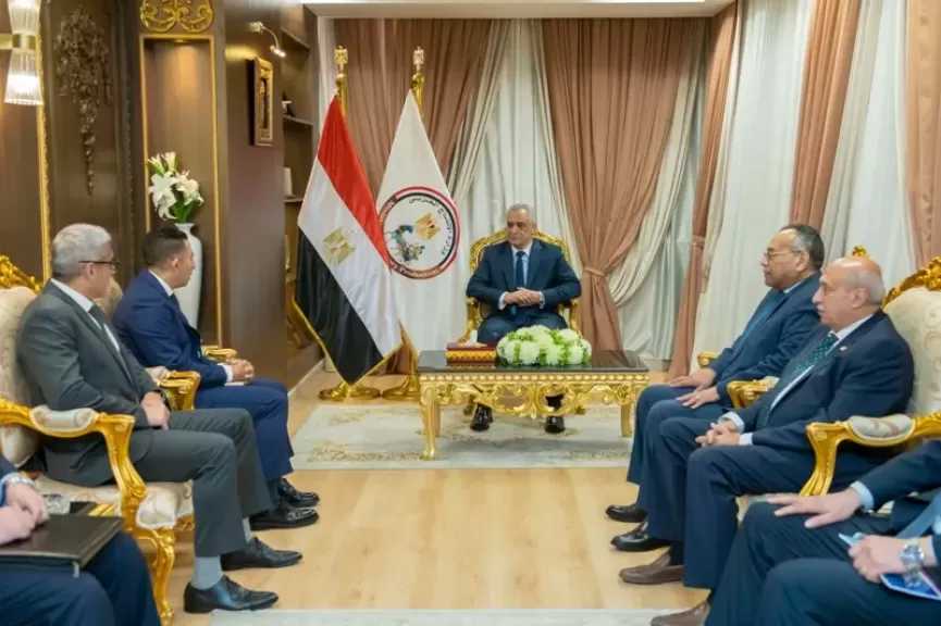 وزير الإنتاج الحربي يبحث مع شركة ”تاليس” مجالات التعاون في الإلكترونيات والاتصالات