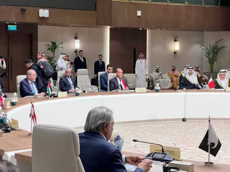 وزير الخارجية يشارك في الاجتماع الوزاري التشاوري بالرياض ويدين الاعتداءات الإيرانية الآثمة