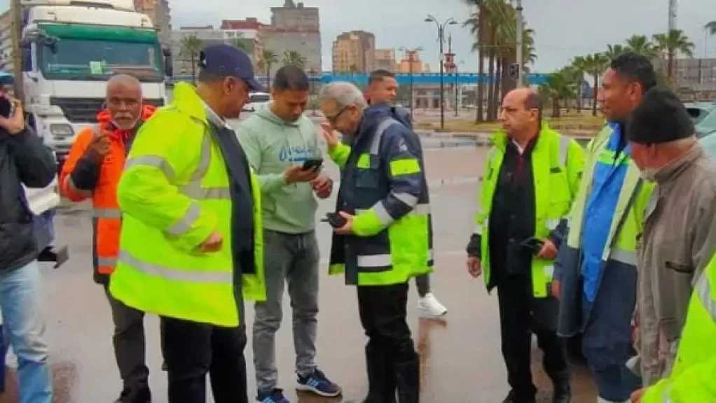 رئيس صرف الإسكندرية: فرق العمل منتشرة على مدار الساعة للتعامل مع الأمطار