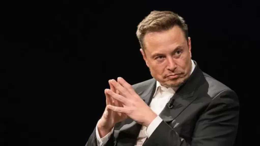 إيلون ماسك يخطط لبناء مصنع رقائق متقدمة لدعم طموحات الذكاء الاصطناعي والروبوتات