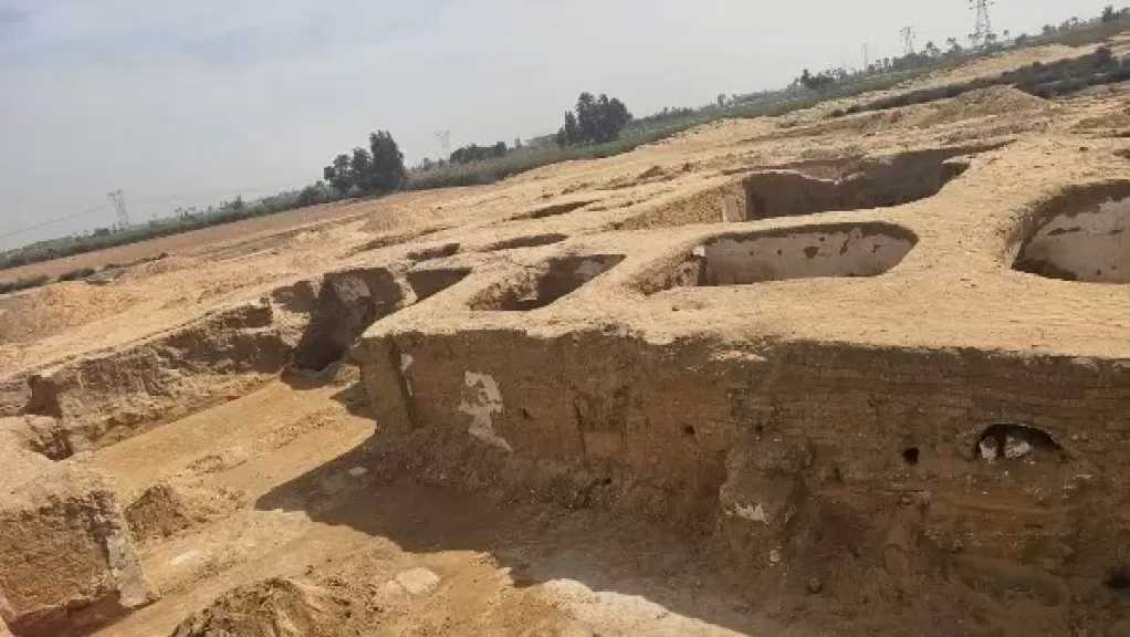 الكشف عن مبنى أثري يرجع إلى بدايات الرهبنة القبطية بمنطقة القلايا بالبحيرة