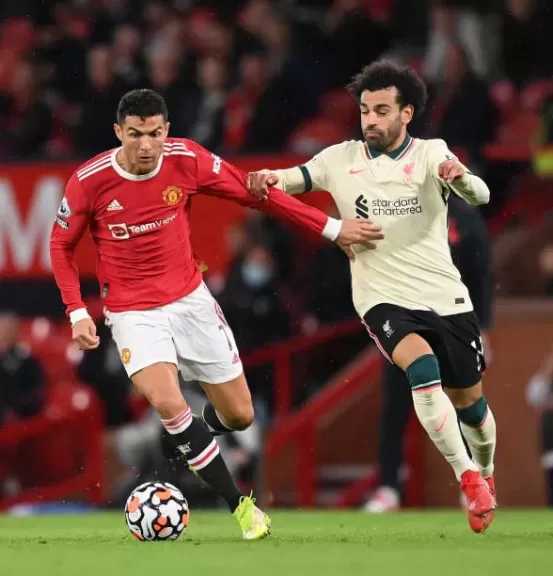 كاراجر: صلاح يغادر متفوقًا على رونالدو في قائمة عظماء الدوري الإنجليزي
