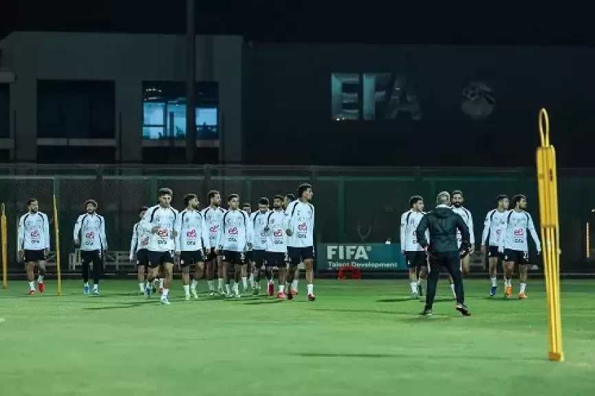 اليوم.. بعثة المنتخب تسافر إلى السعودية استعدادا لمواجهتها وديا