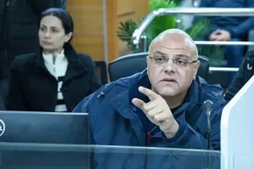 منذ الساعات الأولى.. محافظ الإسكندرية يتابع من غرفة العمليات استعدادات مواجهة الأمطار