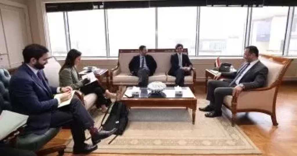 وزارة الاتصالات تبحث مع جامعة IE الإسبانية بناء القدرات الرقمية للشباب