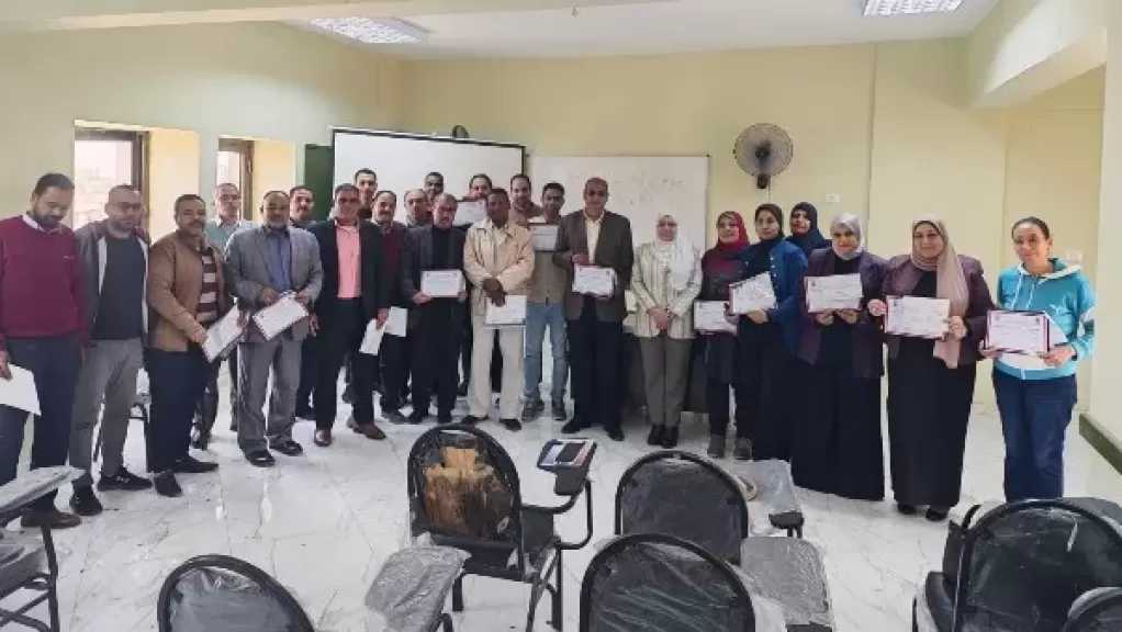 برامج تدريبية مكثفة في الحوكمة والتحول الرقمي للعاملين بالجهاز الإدارى بقنا