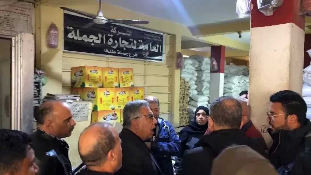 محافظ الدقهلية يتفقد فرع الشركة العامة لتجارة الجملة بطلخا