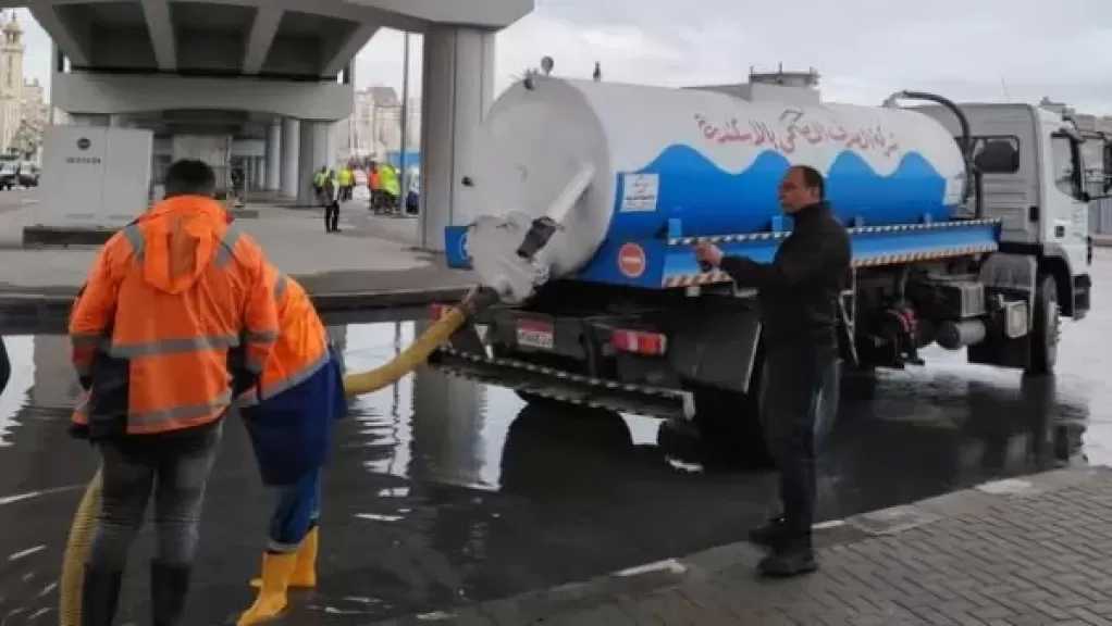 محافظ الإسكندرية: تكثيف تصريف مياه الأمطار وتحقيق السيولة المرورية