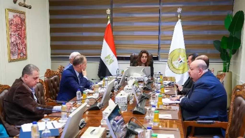 وزيرة التنمية المحلية تعقد اجتماعا موسعا لمناقشة ملامح الرؤية الإستراتيجية 2026–2030