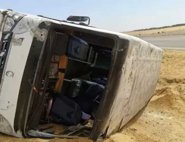 إصابة 12 شخصًا في انقلاب أتوبيس بطريق الضبعة بالبحيرة